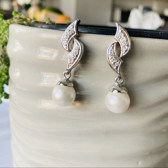 Vintage Butler signed rhinestone paved faux pearl dangle drop earrings - Picture 3 of 9